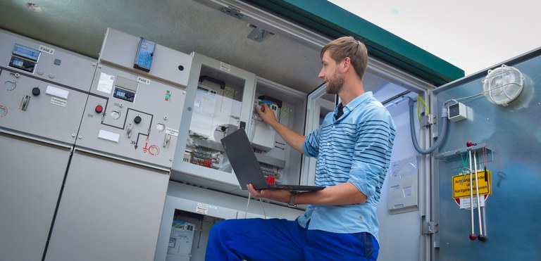 Einspeiserzähler auslesen