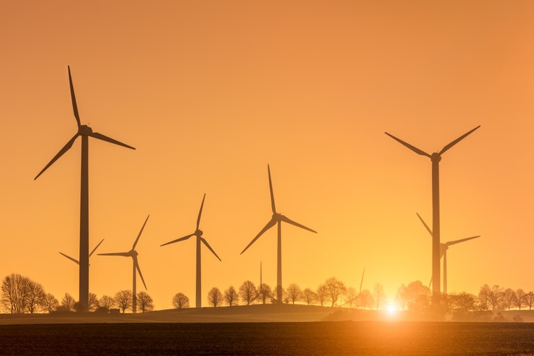 WKA im Sonnenuntergang.